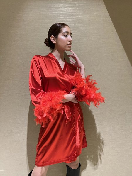 Bata con Plumas color Rojo