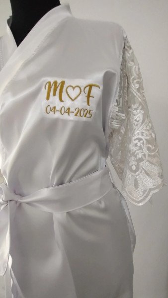 Batas personalizada con tul bordado